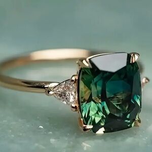 Elegant Green and Gold Ring